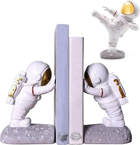 مساند كتب رائد فضاء ذهبية (3 قطع) + تمثال رائد فضاء يركل in Kuwait