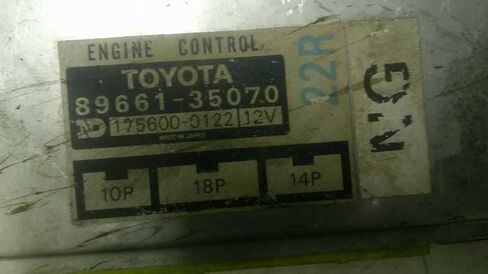 وحدة التحكم في المحرك ECM 86-87 متوافقة مع Toyota Pickup 4 Runner 89661-35070 8966135070 in Saudi Arabia