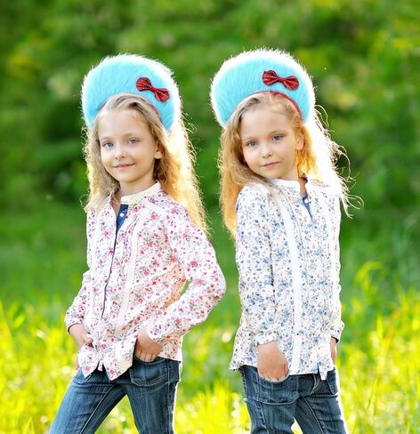 قطعتان من عصابات الرأس الزرقاء الغامضة مع فيونكة حمراء، عصابات رأس على شكل ذيل حصان من الريش الأزرق للبالغين شخصيات كتاب العودة إلى ملحقات حفلات المدرسة in Kuwait