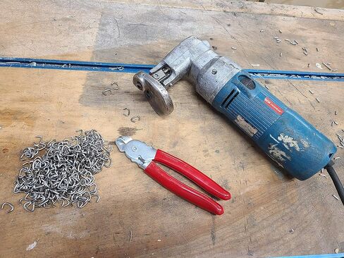 كماشة احترافية للخدمة الشاقة (مع 3/8 حلقات خنزير غير قابلة للصدأ) in Kuwait