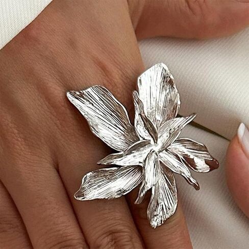 Statement Large Chunky Gold Flower Rings for Women, Unique Punk Big Thick Silver Pleated Floral Knuckle Ring Exaggerated Beach Prom Party Jewelry Gift in Saudi Arabia
