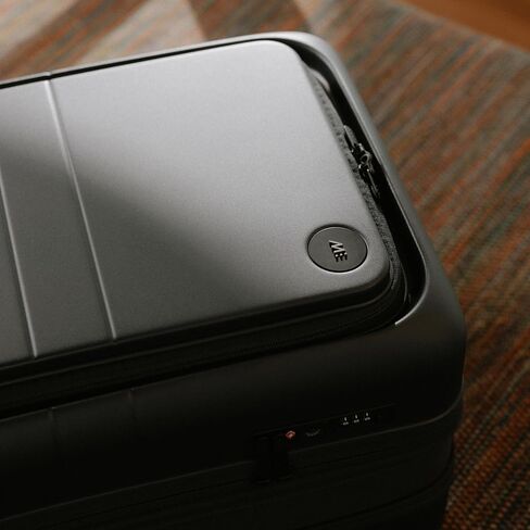 حقيبة Monos Pro قابلة للتوسيع (22 بوصة)، حقيبة سفر صلبة قابلة للتوسيع مع جيب أمامي، قفل TSA، معتمدة من شركات الطيران، أسود منتصف الليل in Kuwait