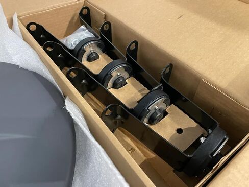 طقم أغطية عجلات متين وسريع التحرير (مجموعة من 4) - أغطية عجلات هوائية موفرة للوقود للجرار - تناسب عجلات مقاس 22.5 بوصة - رمادي in Kuwait