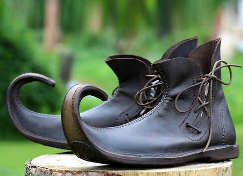 Medieval Poulaines Shoes, Brown Leather Shoes with Curved Point Renaissance Boots in Saudi Arabia