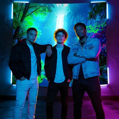 شلال نسيج بلاكلايت مقاس 4.9 × 1.0 قدم - يتوهج في الظلام لتعليق جدار النيون لغرفة النوم، والنوم، وغرفة المعيشة، وغرفة اليوجا، وتزيين الحفلات، مع ملحقات معلقة، وتصميم طبيعي وخيالي نابض بالحياة in Kuwait