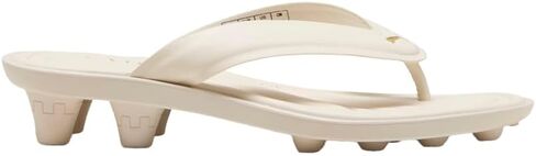 صنادل كاجوال للسيدات من PUMA Fenty X Cat Cleat بكعب منخفض 1-2 بوصة - أبيض فاتح in Saudi Arabia