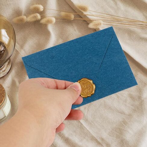 مجموعة قرطاسية مع مظاريف مقاس 5 × 7، مظاريف ذاتية الغلق مقاس A7 مخملية الملمس لدعوات الزفاف ورسائل الحب، تتضمن 120 جرامًا من ورق الحروف اللؤلؤية وملصقات ذهبية، باللون الأبيض العاجي ﻿ in Kuwait