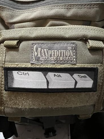 القمصان ذات الشعر الأحمر - 1x4 Ctrl + Alt + Del Morale Patch. هوك وحلقة التصحيح. صنع في الولايات المتحدة الأمريكية in Saudi Arabia