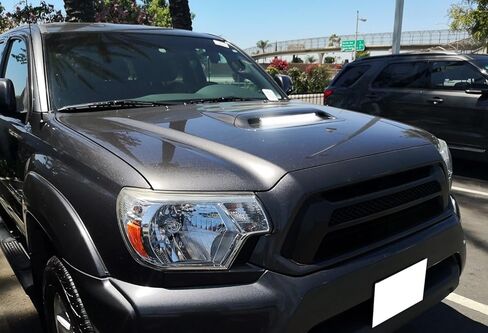 شريط إضاءة iJDMTOY 57-LED شديد السطوع وصلب للغاية ونحيف للغاية، متوافق مع Toyota 2012-2015 Tacoma، 2010-2020 4Runner مع مغرفة غطاء محرك السيارة OEM in Saudi Arabia