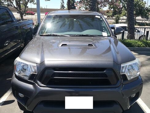 شريط إضاءة iJDMTOY 57-LED شديد السطوع وصلب للغاية ونحيف للغاية، متوافق مع Toyota 2012-2015 Tacoma، 2010-2020 4Runner مع مغرفة غطاء محرك السيارة OEM in Saudi Arabia