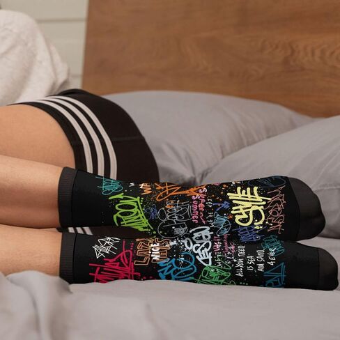 جوارب Giinly Graffiti Socks المبتكرة والمضحكة، هدايا مجنونة للرجال والنساء in Kuwait