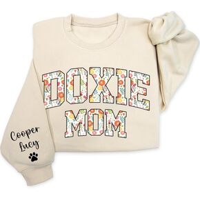 سويت شيرت Dog Mom مخصص، رقبة دائرية مخصصة لمحبي الحيوانات الأليفة، هدية فريدة لأصحاب الكلاب، هدايا ماما للحيوانات الأليفة in Kuwait