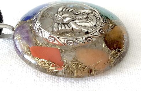 قلادة أورغون مع قلادة من الفضة لورد غانيشا جانباتي وأحجار سبعة شاكرا الطبيعية. قطر 1.6 بوصة. صنع في الولايات المتحدة الأمريكية in Kuwait