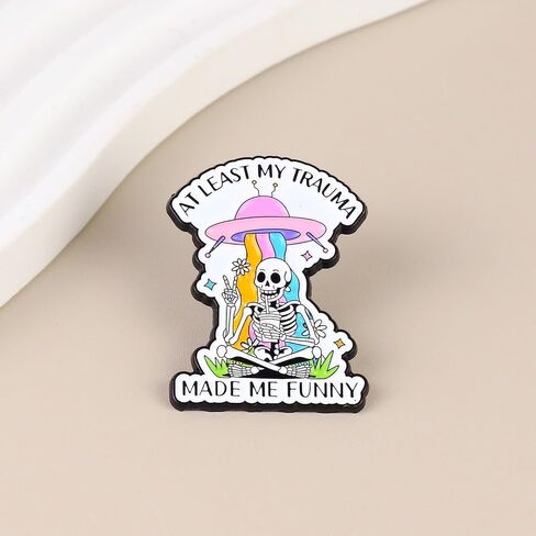 على الأقل My Trauma Made Me Funny UFO Skeleton Pin Brooch، دبوس مينا فكاهة داكنة، هدية لزميل عمل صديق وقح ساخر، دبابيس للتوعية بالصحة العقلية، شارة طية صدر السترة بهيكل عظمي علامة السلام، إكسسوارات مواقف مضحكة in Saudi Arabia