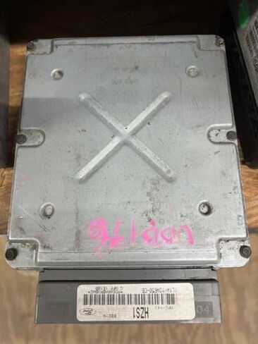 Engine ECM Control Module 4.6L Fits 01 Expedition 1L1A-12A650-CB 1L1A12A650CB in Saudi Arabia