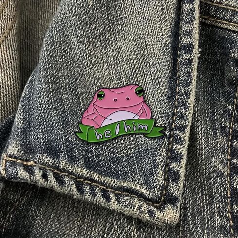 الضمائر هو له لطيف الضفدع المينا دبوس الوردي الضفدع بروش ظهره الملابس التلبيب مضحك الحيوان شارة مجوهرات هدية للأصدقاء الأطفال هدية in Kuwait