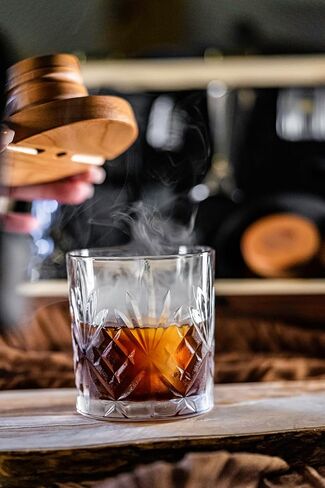 مجموعة أدوات تدخين الكوكتيل مع شعلة - 4 نكهات من رقائق الخشب - مجموعة كوكتيل قديمة الطراز - مدخن ويسكي ممتاز - هدايا بوربون مثالية للرجال في عيد الأب - مدخن بوربون (بدون البيوتان) (كبير) in Kuwait