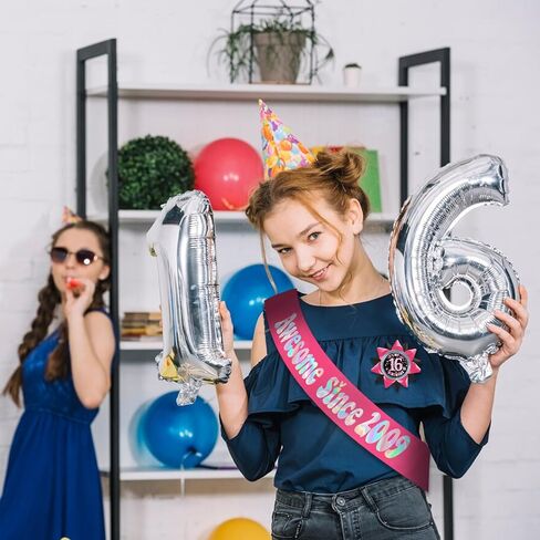 دبابيس أزرار لعيد الميلاد السادس عشر للفتيات مصنوعة يدويًا (3.8 * 3.8 بوصة)، شارة صفيح بشريط من الحرير المضلع باللون الأسود والوردي للنساء، مستلزمات تزيين حفلات عيد الميلاد السادس عشر، أفكار هدايا، هدايا نكتة in Kuwait