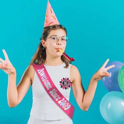 دبابيس أزرار لعيد الميلاد السادس عشر للفتيات مصنوعة يدويًا (3.8 * 3.8 بوصة)، شارة صفيح بشريط من الحرير المضلع باللون الأسود والوردي للنساء، مستلزمات تزيين حفلات عيد الميلاد السادس عشر، أفكار هدايا، هدايا نكتة in Kuwait