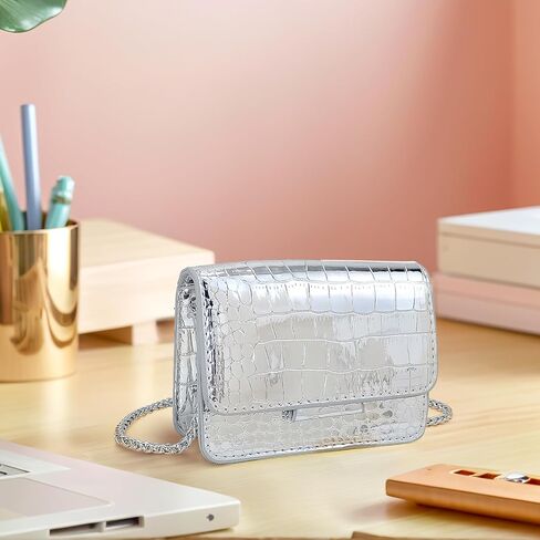 محفظة صغيرة معدنية تمر بالجسم للنساء، حقيبة يد مسائية عصرية مع حزام سلسلة قابل للإزالة، غير مناسبة لمعظم الهواتف in Kuwait