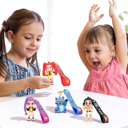 مجموعة سلاسل مفاتيح Demon Hunters مكونة من 4 قطع، تمثال دمية لطيف يمكن تجميعه - سلعة رسمية لصيادي الشياطين للمعجبين، حقيبة سحرية وهدية ألعاب in Kuwait