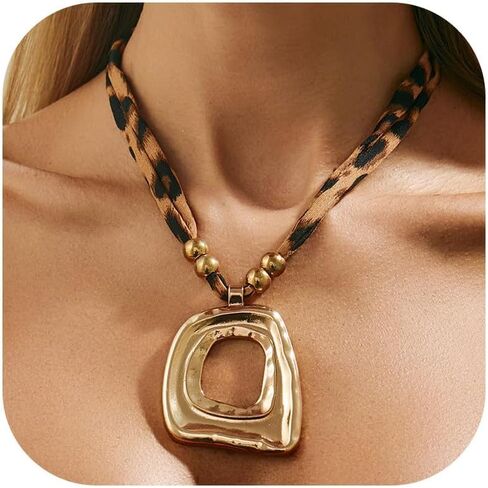 قلادة وشاح مع زهرة باندانا ساحرة باللون الأزرق والأسود فساتين أنيقة للسيدات إكسسوارات مجوهرات وهدايا in Kuwait