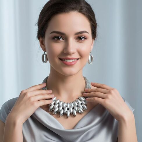 مجموعة قلادات مميزة، تصميم أوراق الذهب مع سلسلة شبكية، أقراط متدلية متطابقة in Kuwait