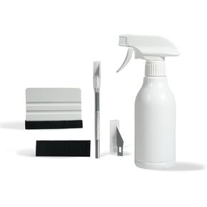 تشتمل مجموعة الأفلام المكونة من خمس قطع على مكشطة لباد ولباد إضافي وسكين نحت وخمس شفرات إضافية وزجاجة رذاذ سعة 300 مل. مناسبة لفيلم تلوين الزجاج، فيلم نافذة السيارة. in Kuwait