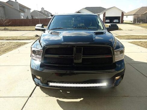 شريط إضاءة LED بطول 40 بوصة من iJDMTOY متوافق مع 09-18 Dodge RAM 1500 Express مع مصد رياضي، بما في ذلك شريط إضاءة LED منحني 240 وات، ودعامات تثبيت بفتحة المصد السفلي ومجموعة أسلاك التبديل in Saudi Arabia