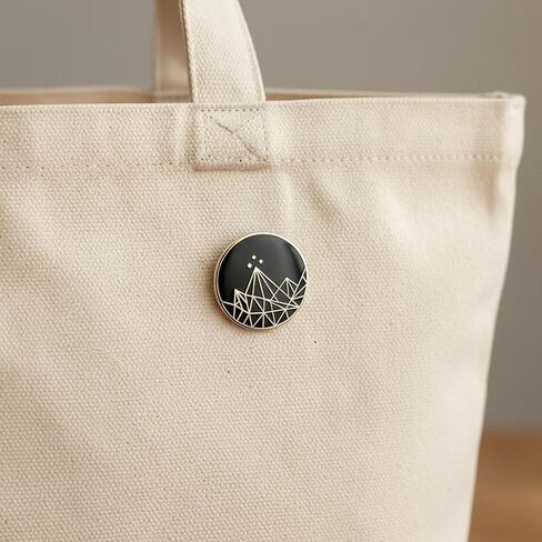 ACOTAR Velaris Mountains دبوس طية صدر معدني أسود فضي 1 بوصة in Kuwait