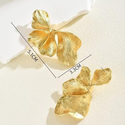 4 أزواج من الأقراط الذهبية للنساء، أقراط هندسية كبيرة على شكل أوراق شجر على شكل زهور، هدية مجوهرات عصرية in Kuwait