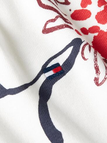 تي شيرت نسائي أساسي من القطن بأكمام قصيرة ورقبة على شكل حرف V من Tommy Hilfiger in Kuwait