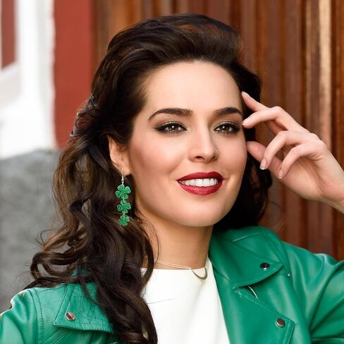 St Patricks Day Earrings for Women Glitter Green Leaf Acrylic Earring for Holiday Costumes Jewelry in Saudi Arabia
