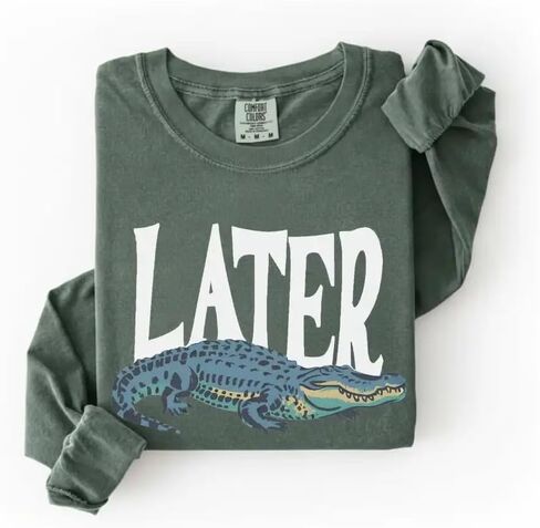 تي شيرت لاحقًا Gator Vintage 90s - قميص بأكمام طويلة بألوان مريحة وناعمة مع رسومات تمساح كلاسيكية مرحة للجنسين تي شيرت in Kuwait