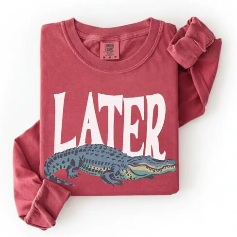 تي شيرت لاحقًا Gator Vintage 90s - قميص بأكمام طويلة بألوان مريحة وناعمة مع رسومات تمساح كلاسيكية مرحة للجنسين تي شيرت in Kuwait