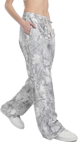 Camo Sweatpants Women Baggy Camo Drawstring Pants Camouflage Wide Leg Y2K Straight Elastic Waist Pants with Pockets in Saudi Arabia