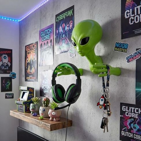 Alien Head Wall Decor - Green 3D Sculpture with Head & Hand, Creative Latex Material, Sci-Fi Hanging Art Collectible Statue, Halloween Decoration Ornament for Home Living Room Bedroom Bar Office Club in Kuwait