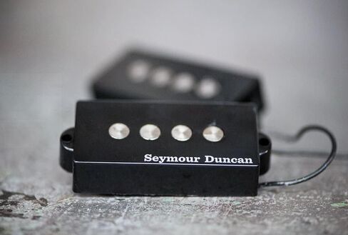 Seymour Duncan Quarter Pound™ P-Bass 4 String Pickup Bundle w/ 12x Fender Guitar Picks, and Liquid Audio Polishing Cloth in Saudi Arabia
