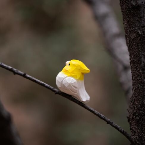 زوج واحد من تماثيل الكوكاتيل الخشبية المصنوعة يدويًا - منحوتات ببغاء منحوتة مقاس 1.8 سم، ديكور لطيف لطيور الببغاء للرف أو المكتب أو الهدية أو العرض المنزلي in Kuwait