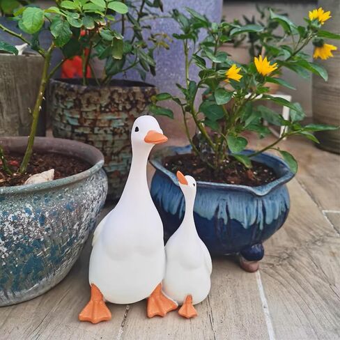 Garden Goose Statue with Gosling, Elegant Resin Figurine for Outdoor Lawn and Yard Decor, One Silly Goose Birthday Decorations, Hand-Painted for Mothers in Saudi Arabia