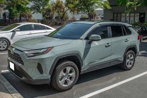 بديل لأقنعة Toyota Rav4 EOS لعام 2019-الحاضر JDM شريط على نمط فتحات جانبية دخانية ملونة منحرفة للنوافذ واقي المطر DWV-V144 in Saudi Arabia