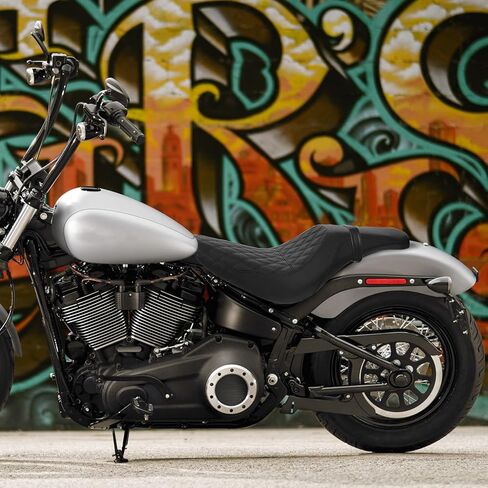 مقعد الركاب للسائق باللون الأسود مناسب لدراجة Harley Street Bob Softail FLHC 2018-2025 19 Deluxe، Heritage Classic، Heritage Classic 114 in Kuwait