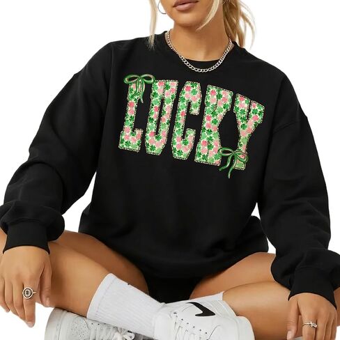 سويت شيرت Lucky St. Patrick's Day - فتحة رقبة دائرية مزخرفة بأحرف شامروك - بلوفر احتفالي أخضر - تصميم لطيف على شكل فيونكة البرسيم in Kuwait