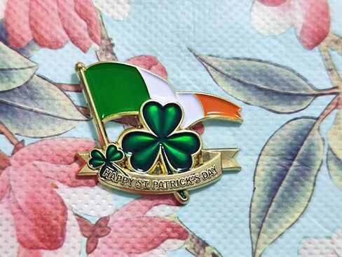 St Patrick's Day Lapel Pin Badge Brooch Shamrock Irish Lucky Clover Celebration Gifts Decoration in Kuwait