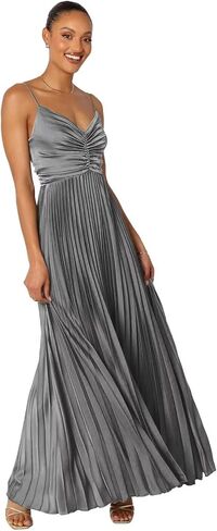 Satin Pleated Bridesmaid Dresses Long for Women Spaghetti Straps V-Neck Formal Evening Dress in Saudi Arabia