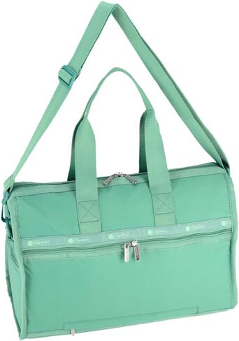 حقيبة كروس LeSportsac Sage Green Deluxe متوسطة الحجم لعطلة نهاية الأسبوع، طراز 4318/لون R180، موضة جديدة مهدئة ومحايدة ترابية، أخضر Sage يحتفل بالقوة والتجديد، والأناقة الهادئة in Saudi Arabia