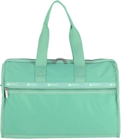 حقيبة كروس LeSportsac Sage Green Deluxe متوسطة الحجم لعطلة نهاية الأسبوع، طراز 4318/لون R180، موضة جديدة مهدئة ومحايدة ترابية، أخضر Sage يحتفل بالقوة والتجديد، والأناقة الهادئة in Saudi Arabia