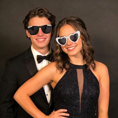 قطعتان من نظارات التخرج للملك والملكة وإكسسوارات أزياء لحفلات العودة للوطن وحفلات الزفاف وأعياد الميلاد in Kuwait