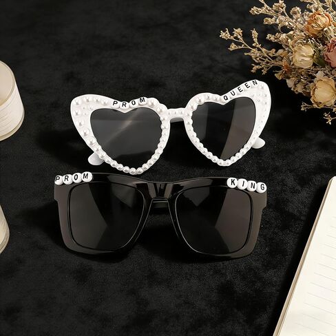 قطعتان من نظارات التخرج للملك والملكة وإكسسوارات أزياء لحفلات العودة للوطن وحفلات الزفاف وأعياد الميلاد in Kuwait