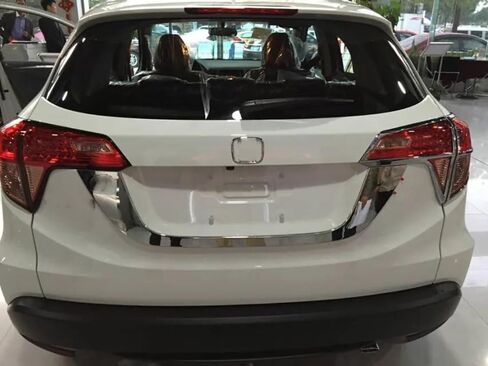 اكسسوارات السيارات صالح لهوندا HR-V 2016-2021 فرامل ABS من الكروم الباب الخلفي غطاء صندوق السيارة الباب الخلفي قطاع الكسوة in Saudi Arabia